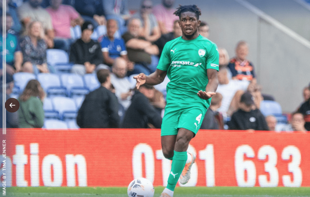 Tim Akinola playing for Chesterfield FC (Photo via Chesterfield FC on Twitter)