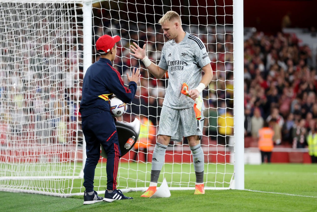 Arsenal starter wants club to push for cup trophies this year 3 LONDON, ENGLAND - AUGUST 31: Aaron Ramsdale of Arsenal shakes hands with a ball boy after the final whistle of the Premier League match between Arsenal FC and Aston Villa at Emirates Stadium on August 31, 2022 in London, England. (Photo by Catherine Ivill/Getty Images)