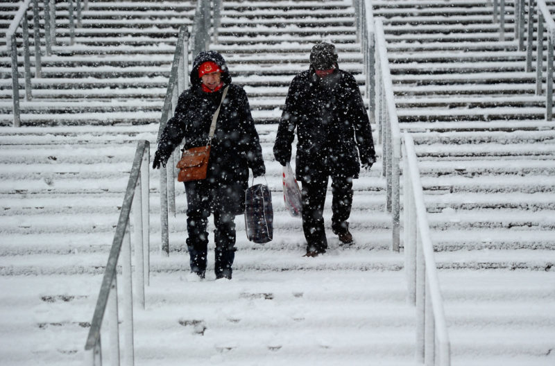 Premier League clubs discuss offering warm bank areas 2 LONDON, ENGLAND - DECEMBER 18: Conditions in North London worsen as the match is postponed before the Barclays Premier League match between Arsenal and Stoke City at the Emirates Stadium on December 18, 2010 in London, England. (Photo by Clive Mason/Getty Images)