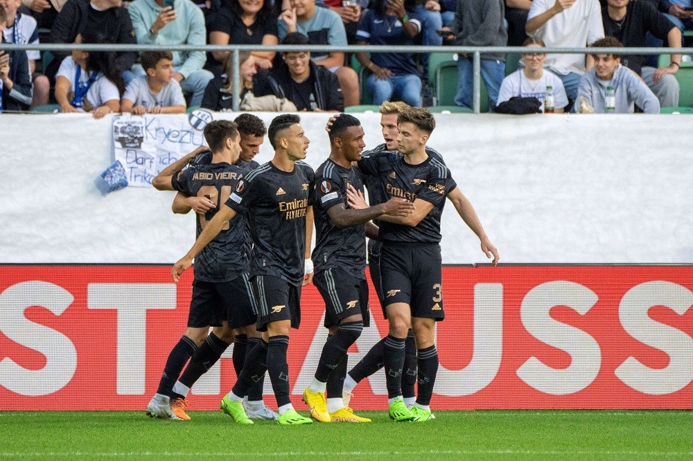 Arsenal vs PSV Eindhoven postponed 2 Arsenal's Brazilian midfielder Marquinhos (C) is congratulated by teammates after scoring a goal during the UEFA Europa League Group A football match between FC Zurich and Arsenal at Arena St. Gallen Stadium on September 8, 2022. (Photo by URS BUCHER/AFP via Getty Images)