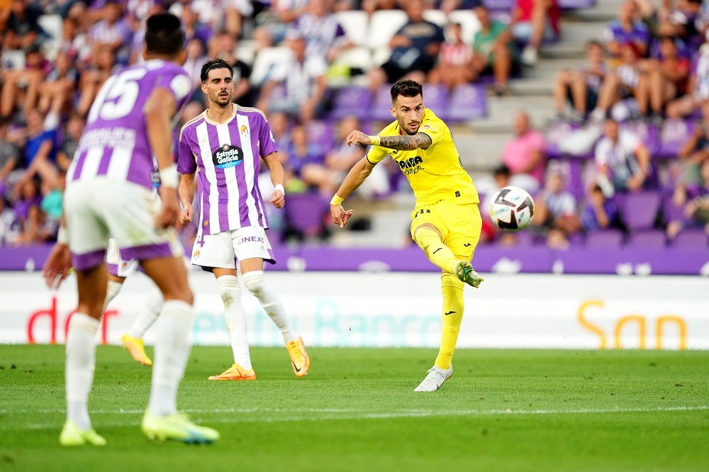 VALLADOLID, SPAIN: Alex Baena of Villareal CF scores their side's third goal during the LaLiga Santander match between Real Valladolid CF and Villarreal CF at Estadio Municipal Jose Zorrilla on August 13, 2022. (Photo by Juan Manuel Serrano Arce/Getty Images)