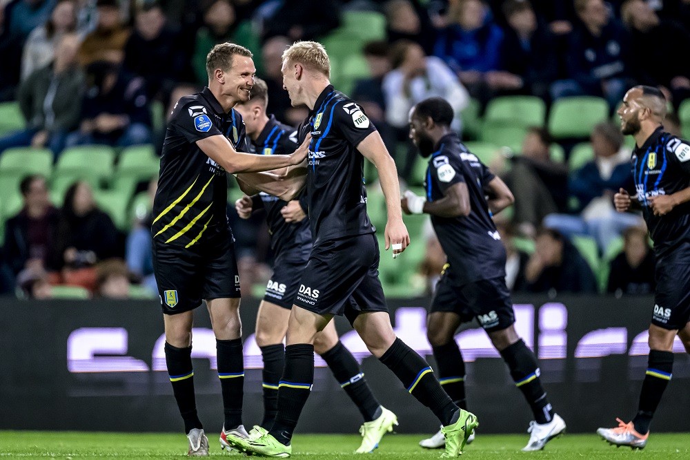 Mika Biereth (C) celebrates a goal for Waalwijk (Photo via Waalwijk on Twitter)