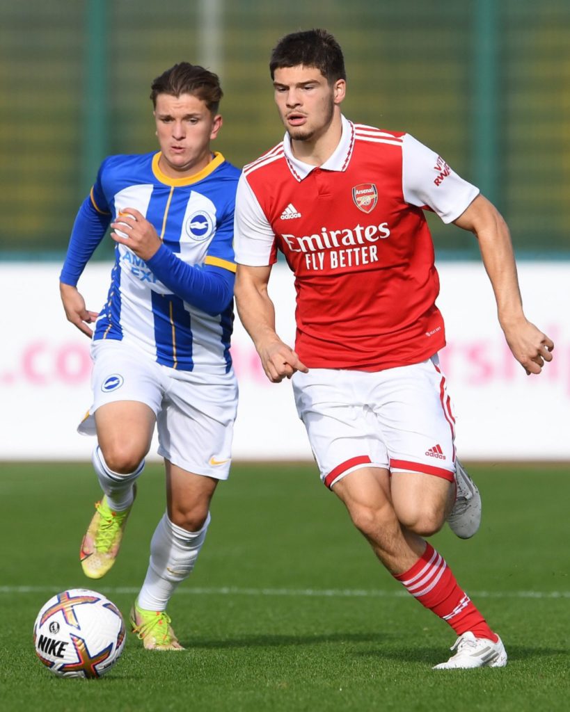 Arsenal confirm first contract for Elian Quesada-Thorn 3 Elian Quesada-Thorn playing for the Arsenal u18s (Photo via Arsenal Academy on Twitter)