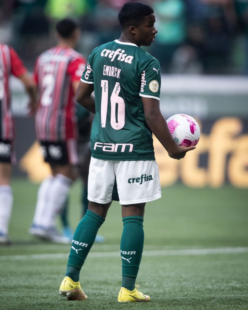 Contact made, can Arsenal beat Real Madrid to Vitor Reis? 4 Endrick (via Twitter)