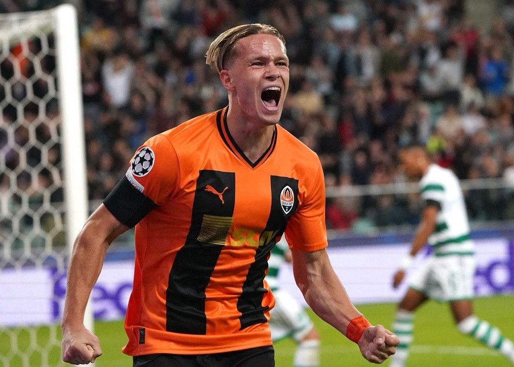 Shakhtar Donetsk's Ukrainian forward Mykhailo Mudryk celebrates scoring the 1-1 goal during UEFA Champions League Group F between Shakhtar Donetsk ...
