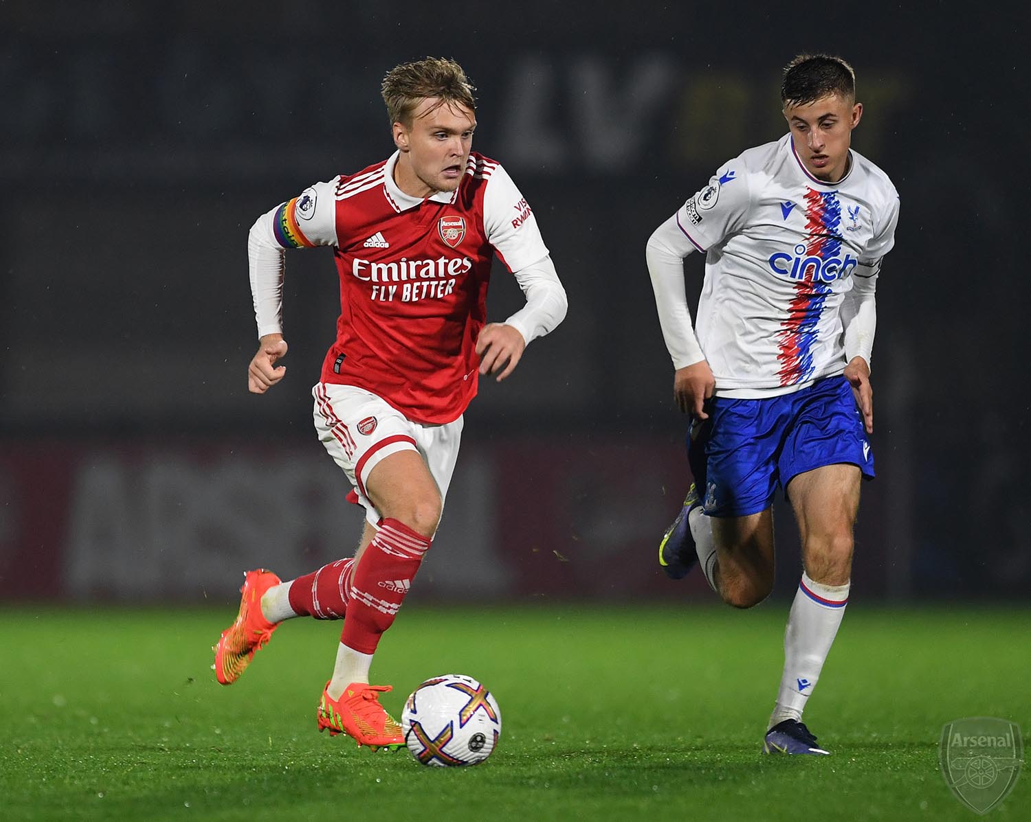 Matt Smith runs with the ball for the Arsenal u21s against Crystal Palace (Photo via David Price on Twitter)