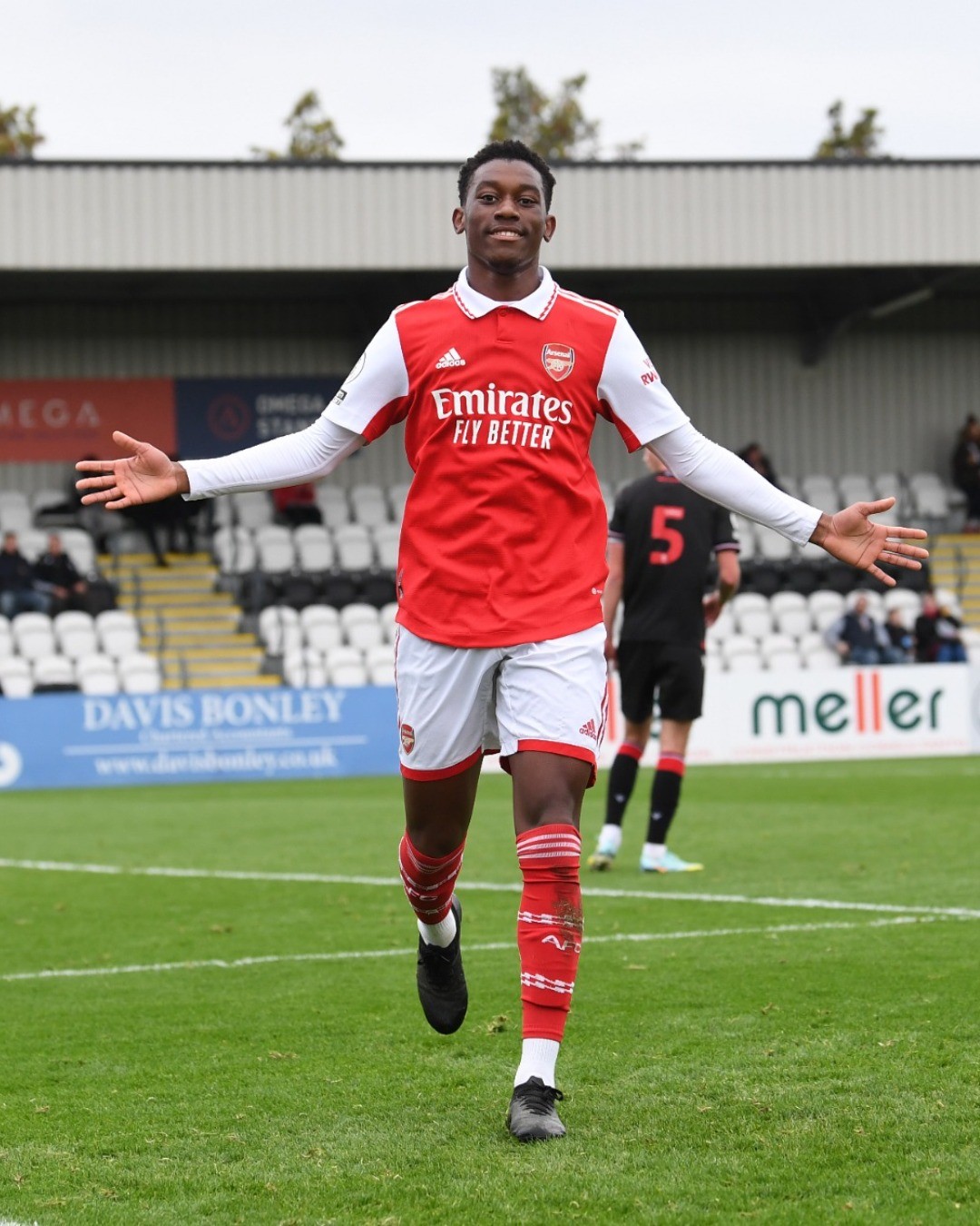 Khayon Edwards celebrating a goal for the Arsenal u21s (Photo via Arsenal Academy on Twitter)