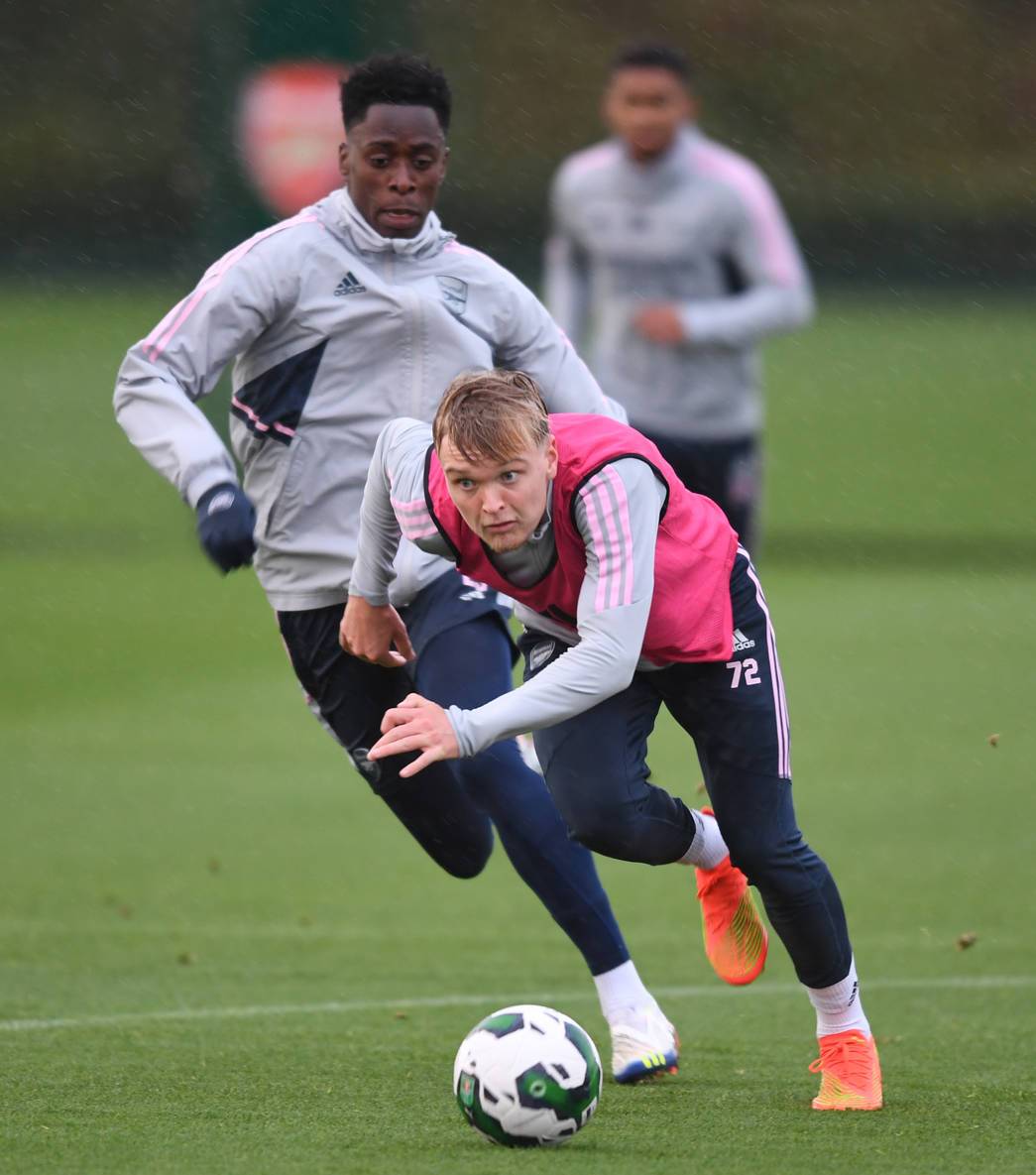 Matt Smith (R) in training with Arsenal (Photo via Arsenal.com)