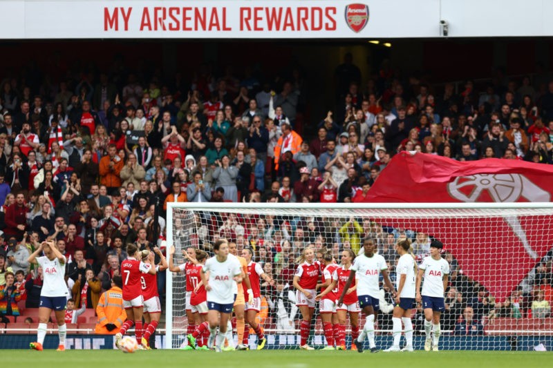 LONDON, ENGLAND - SEPTEMBER 24: Vivianne Miedema of Arsenal celebrates scoring their team's fourth goal with teammates during the FA Women's Super League match between Arsenal and Tottenham Hotspur at Emirates Stadium on September 24, 2022 in London, England. (Photo by Clive Rose/Getty Images)