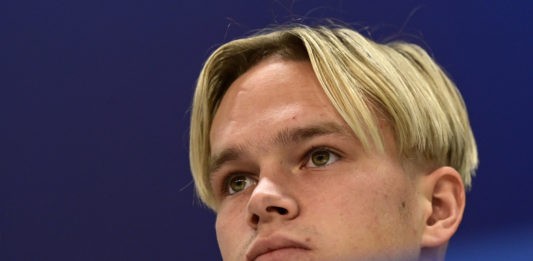 Shakhtar Donetsk Ukranian forward Mykhaylo Mudryk gives a press conference on the eve of their UEFA Champions League 1st round day 3 group F football match against Real Madrid, at the Santiago Bernabeu stadium in Madrid on October 4, 2022.(Photo by JAVIER SORIANO/AFP via Getty Images)