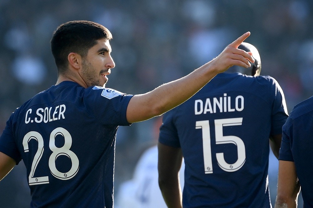 Paris Saint-Germain's Spanish midfielder Carlos Soler celebrates scoring his team's second goal during the French L1 football match between Paris S...