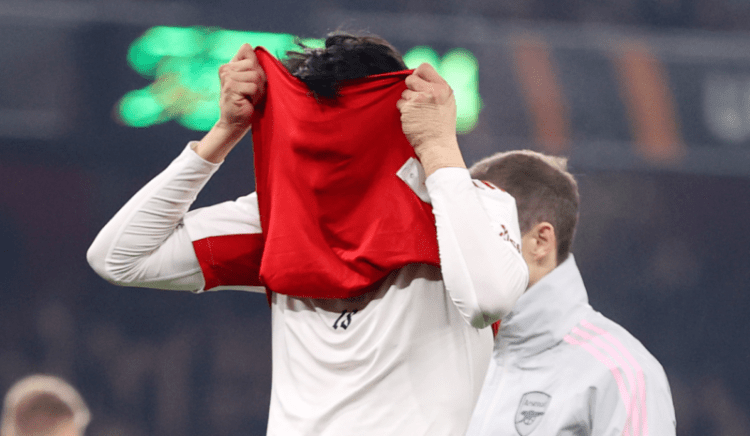 LONDON, ENGLAND - NOVEMBER 03: Takehiro Tomiyasu of Arsenal reacts while leaving the pitch injured during the UEFA Europa League group A match betw...
