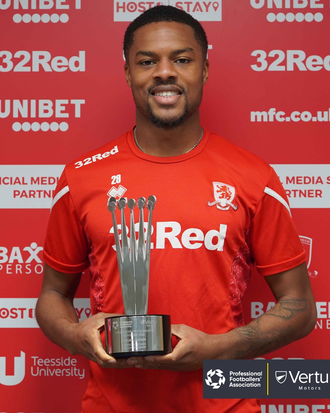 Chuba Akpom PFA Championship Fans' Player of the Month award for November (Photo via PFA on Twitter)