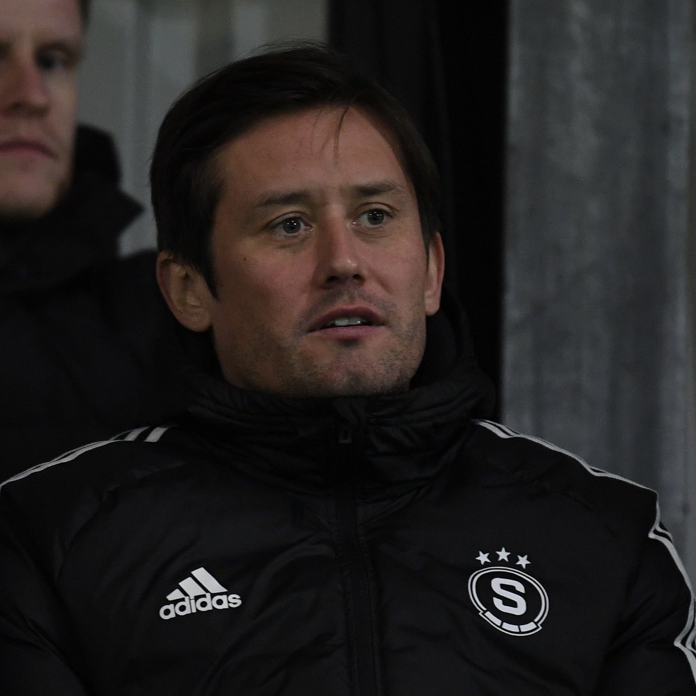 Tomas Rosicky watching on at Meadow Park as the Arsenal u21s face the Sparta Prague u21s (Photo via Arsenal Academy on Twitter)