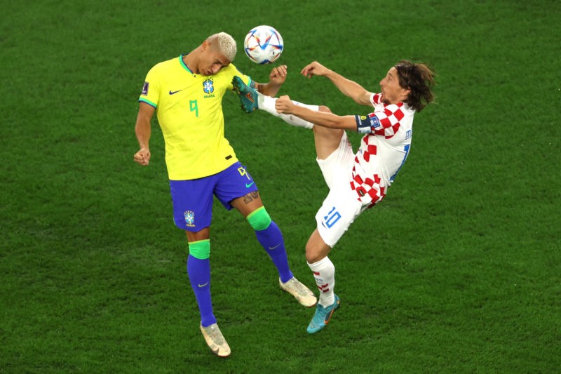AL RAYYAN, QATAR - DECEMBER 09: Luka Modric of Croatia clashes with Richarlison of Brazil during the FIFA World Cup Qatar 2022 quarter final match between Croatia and Brazil at Education City Stadium on December 09, 2022 in Al Rayyan, Qatar. (Photo by Alex Pantling/Getty Images)