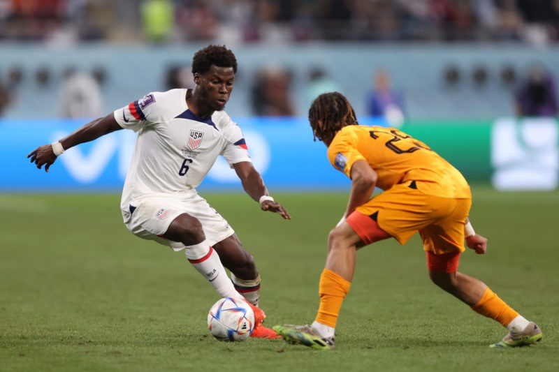 DOHA, QATAR - DECEMBER 03: Yunus Musah of United States controls the ball against Xavi Simons of Netherlands during the FIFA World Cup Qatar 2022 R...