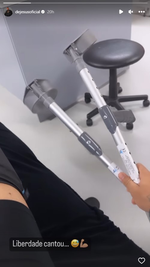 Gabriel Jesus holding out his crutches (Photo via Jesus on Instagram)