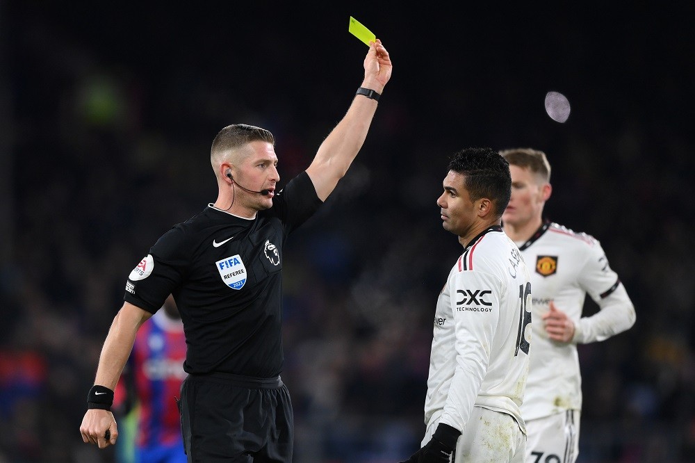 Surprising referee appointed for Arsenal v Tottenham 3 LONDON, ENGLAND: Referee Robert Jones gives a yellow card to Casemiro of Manchester United during the Premier League match between Crystal Palace and Manchester United at Selhurst Park on January 18, 2023. (Photo by Justin Setterfield/Getty Images)