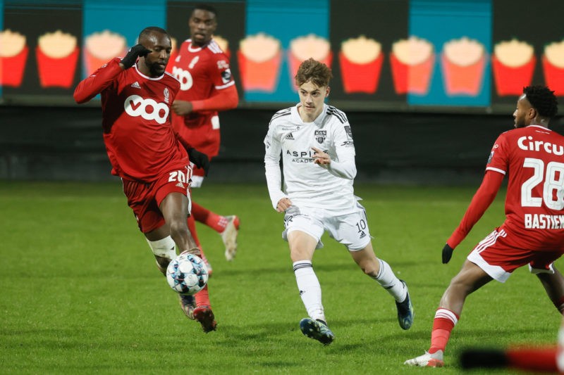 Arsenal identify 19yo Mudryk alternative 2 Standard's Merveille Bope Bokadi and Eupen's Giannis Konstantelias fight for the ball during a soccer match between KAS Eupen and Standard de Liege, Wednesday 26 January 2022 in Eupen, on day 24 of the 2021-2022 'Jupiler Pro League' first division of the Belgian championship. (Photo by BRUNO FAHY/BELGA MAG/AFP via Getty Images)