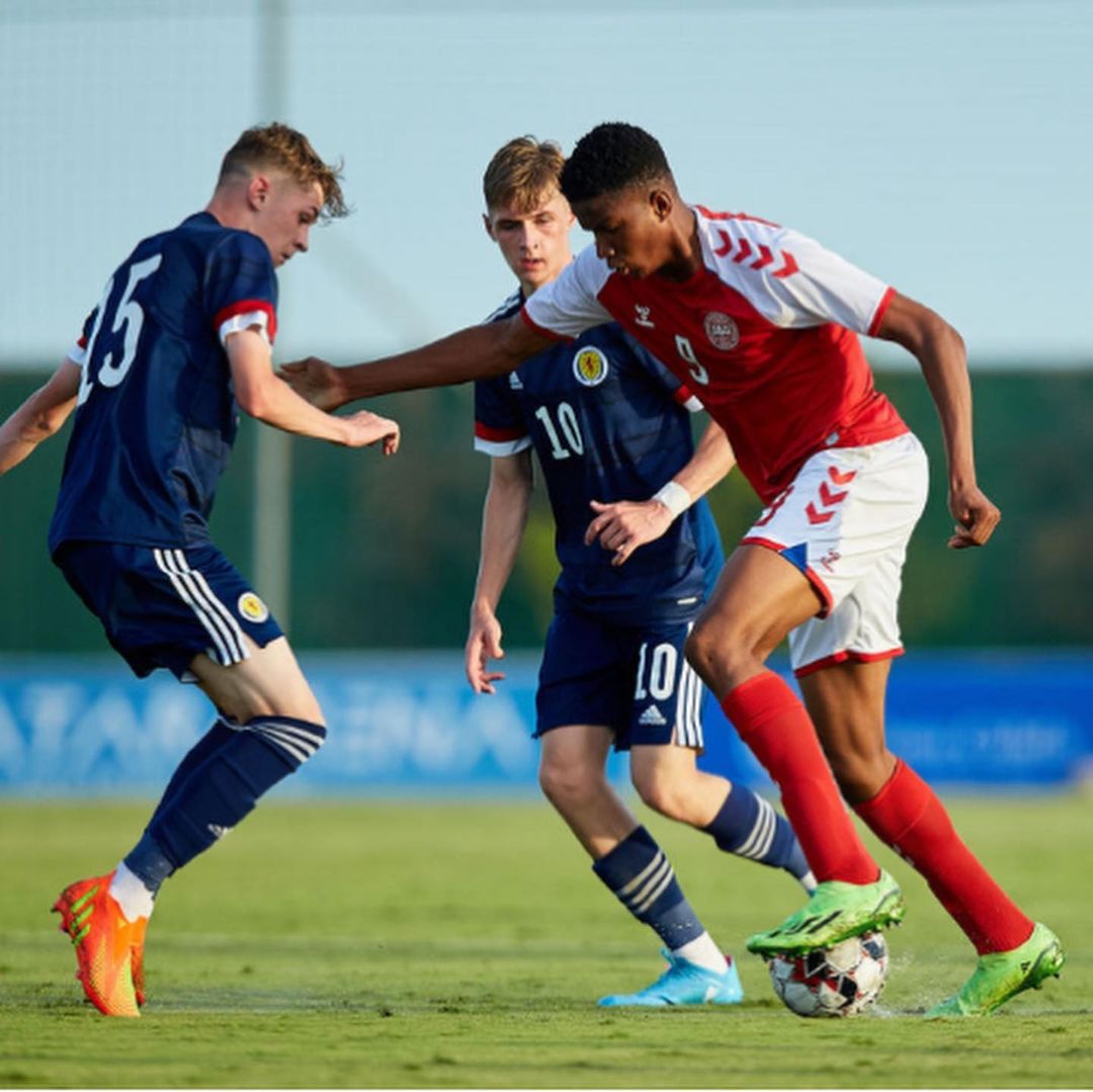 Chido Obi playing for the Denmark u16s (Photo via Obi on Instagram)