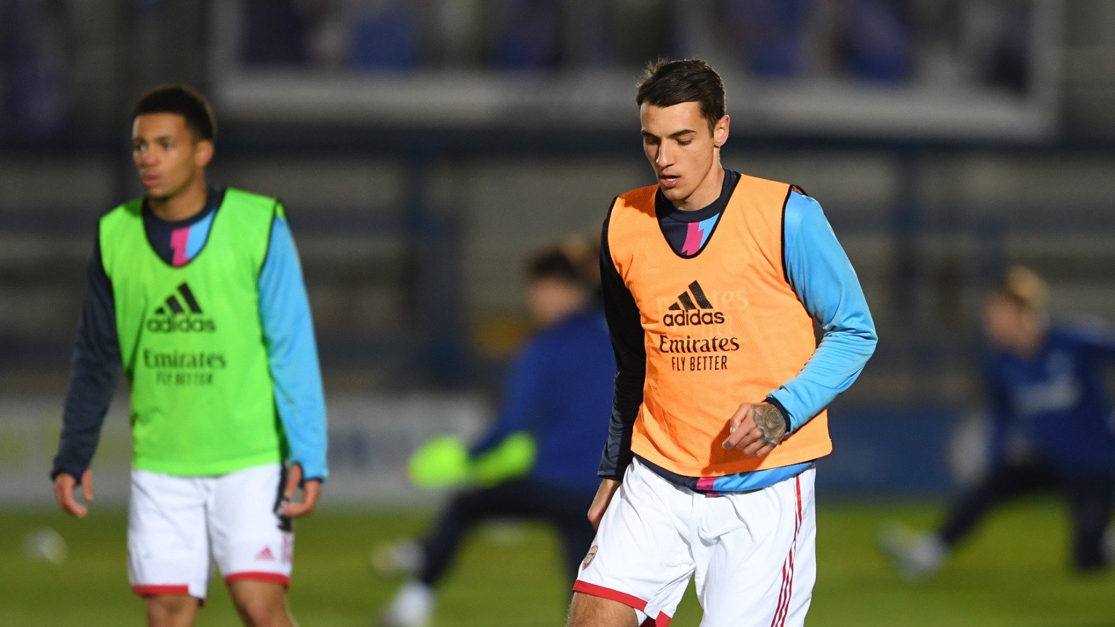 Jakub Kiwior warming up with the Arsenal u21s (Photo via Arsenal Academy on Twitter)