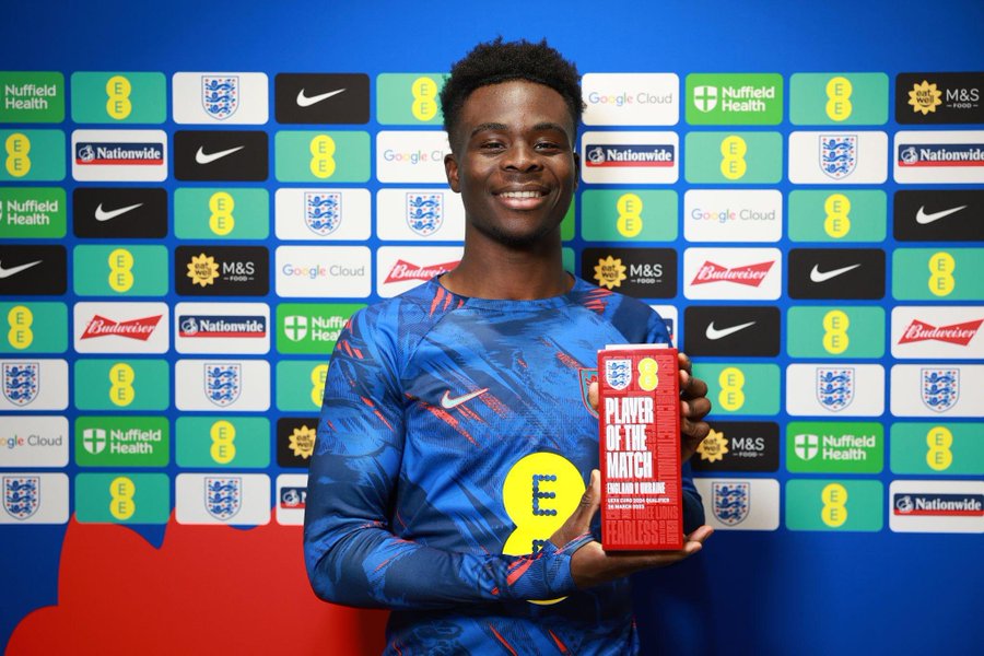 Bukayo Saka holding the Player of the Match award with England (Photo via England on Twitter)