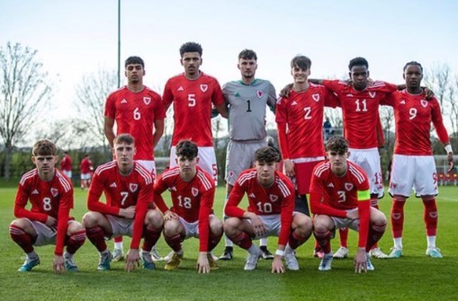 Omari Benjamin (9) with the Wales u19s (Photo via Benjamin on Instagram)