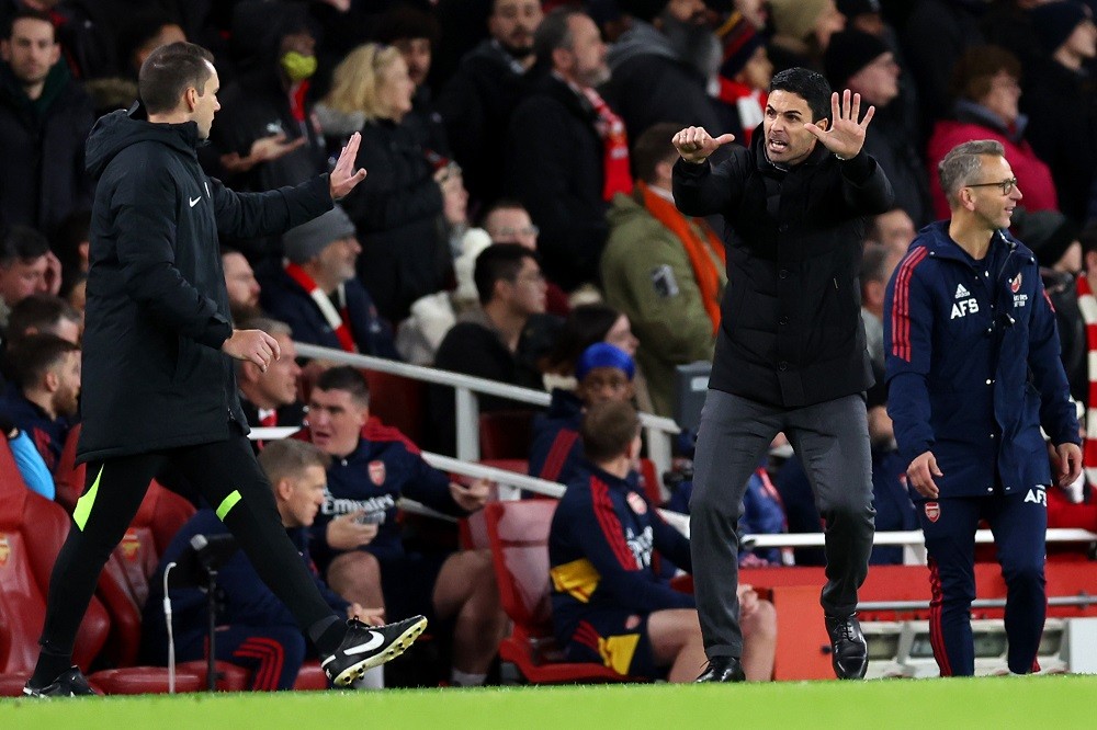 LONDON, ENGLAND: Mikel Arteta, Manager of Arsenal, reacts to the fourth official Jarred Gillet during the Premier League match between Arsenal FC a...