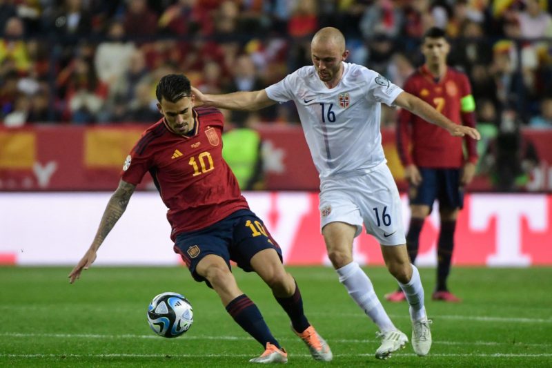 Spain's midfielder Dani Ceballos (L) fights for the ball with Norway's midfielder Fredrik Aursnes during the UEFA Euro 2024 group A qualification football match between Spain and Norway at La Rosaleda stadium in Malaga on March 25, 2023.(Photo by CRISTINA QUICLER/AFP via Getty Images)