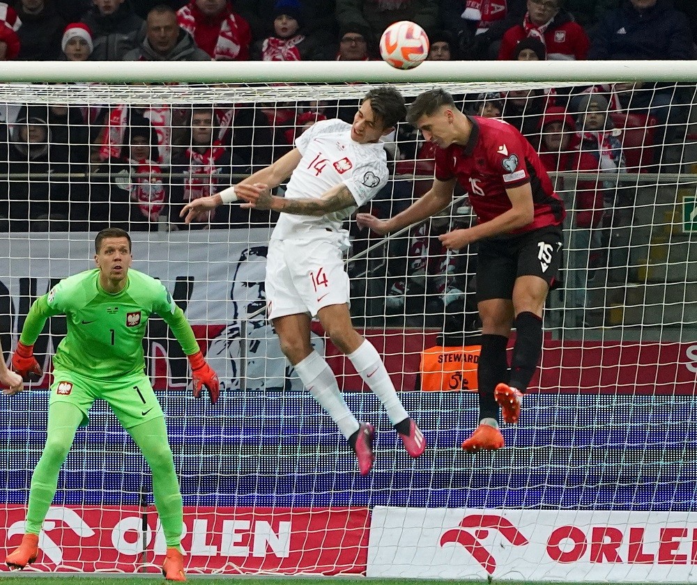 January Arsenal signing plays new position for national team 2 Poland's defender Jakub Piotr Kiwior (L) and Albania's defender Marash Kumbulla vie for the ball during the UEFA Euro 2024 Group E qualification football match between Poland and Albania, in the PGE Narodowy in Warsaw, Poland, on March 27, 2023. (Photo by JANEK SKARZYNSKI/AFP via Getty Images)