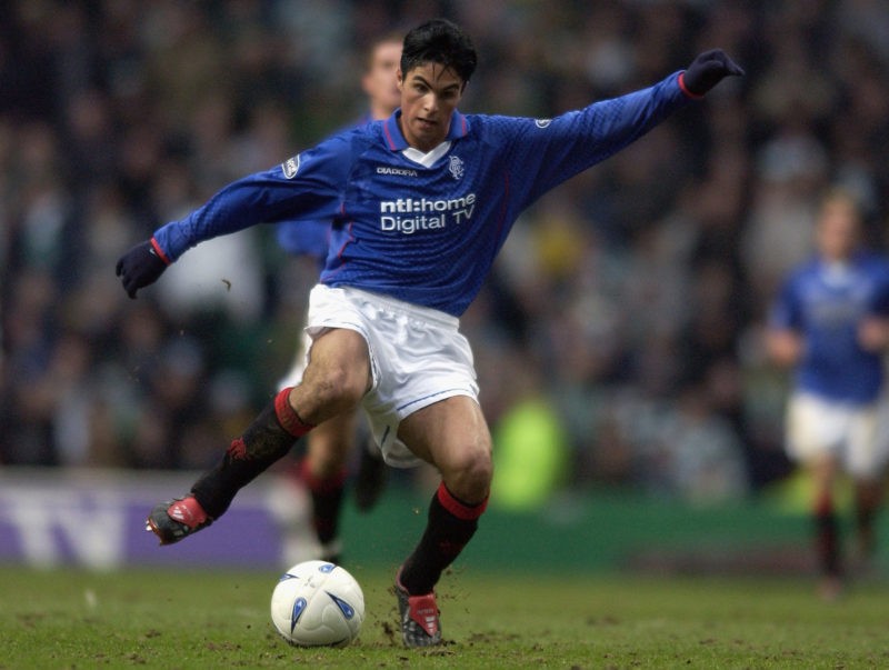 GLASGOW - MARCH 8: Mikel Arteta of Rangers runs with the ball during the Scottish Premier League match between Glasgow Celtic and Glasgow Rangers h...