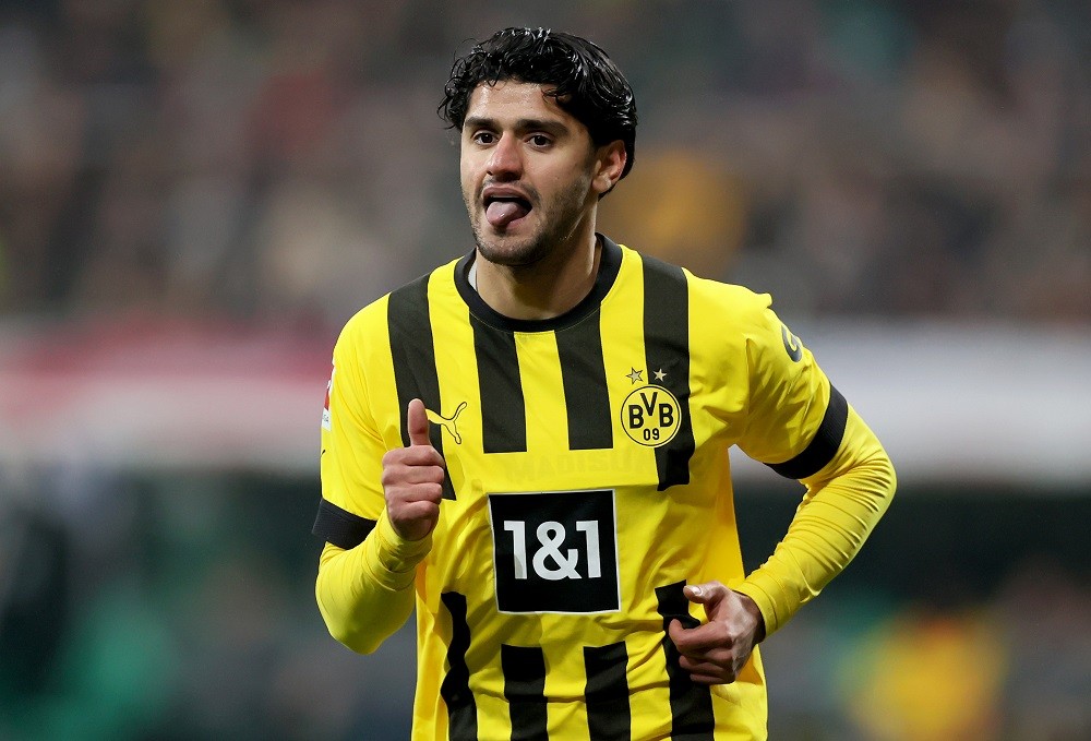 BREMEN, GERMANY: Mahmoud Dahoud of Borussia Dortmund looks on during the Bundesliga match between SV Werder Bremen and Borussia Dortmund at Wohninv...