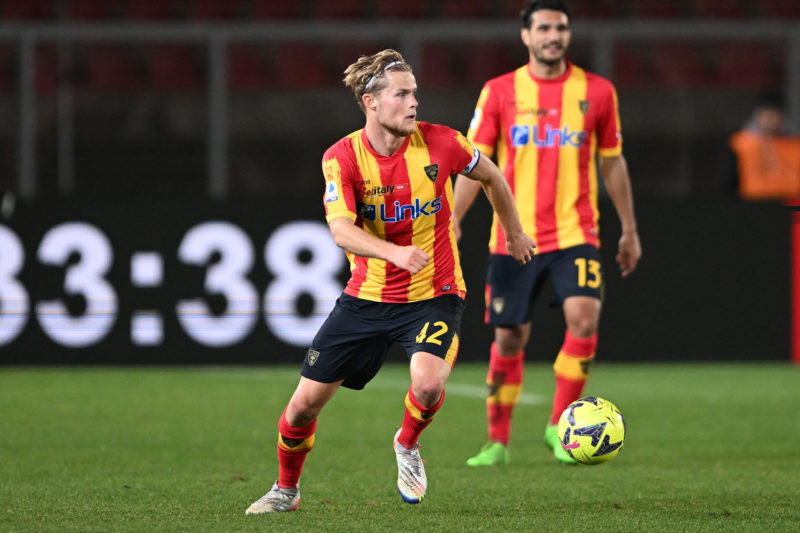 LECCE, ITALY - FEBRUARY 25: Morten Hjulmand of US Lecce during the Serie A match between US Lecce and US Sassuolo at Stadio Via del Mare on February 25, 2023 in Lecce, Italy. (Photo by Francesco Pecoraro/Getty Images)