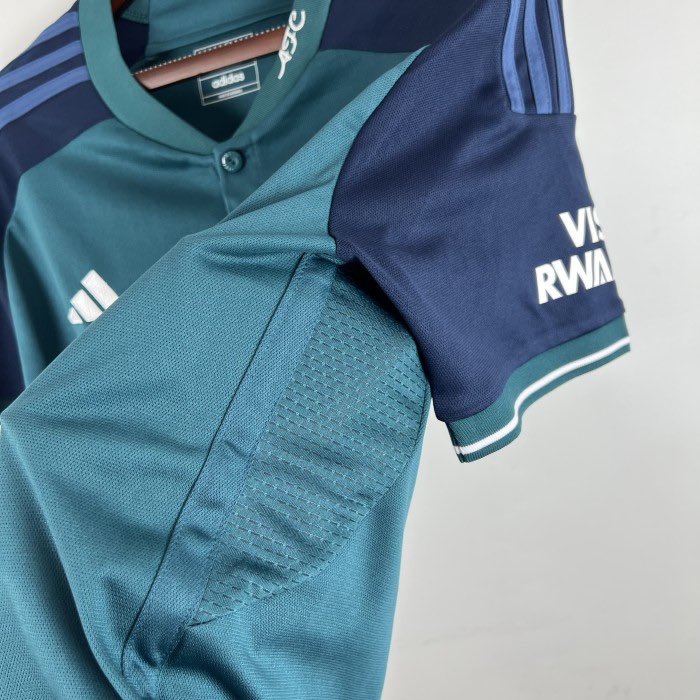 New pictures leaked of Arsenal 2023/24 third kit 3 Arsenal's leaked third kit for the 2023/24 season (Photo via ACL Soccer on Twitter)