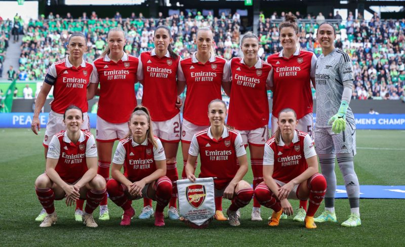 The Arsenal team poses for a group photo prior to the UEFA Women's Champions League semi-final first-leg match between VFL Wolfsburg and Arsenal in...