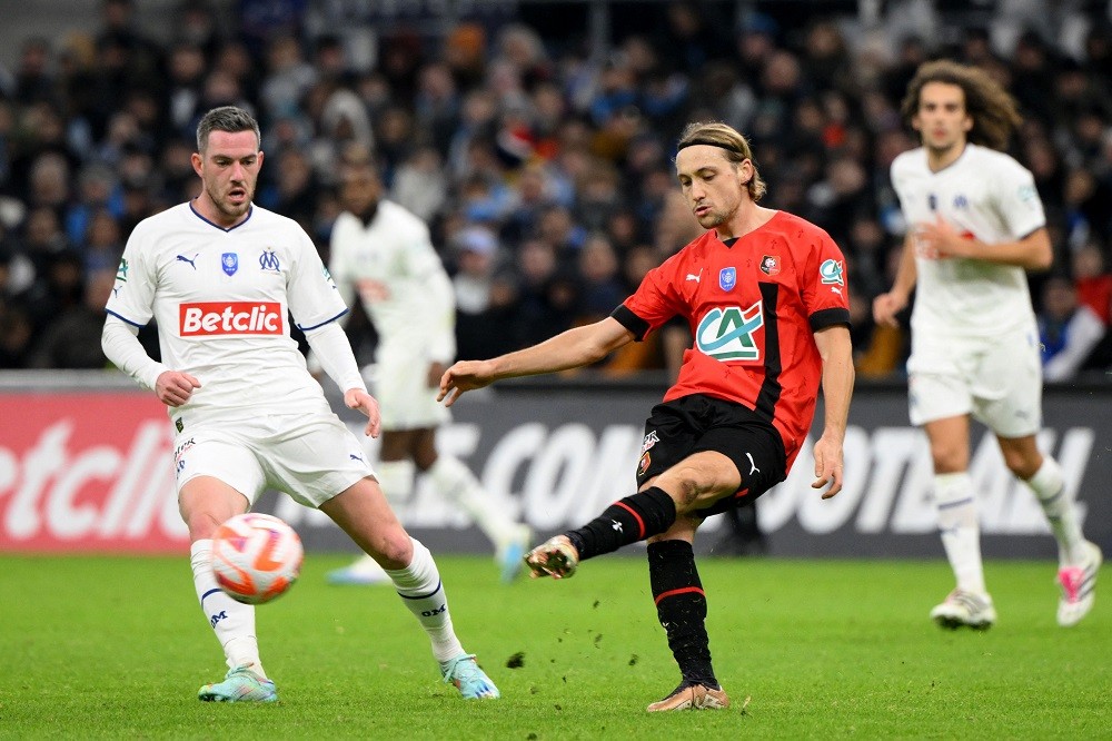 Rennes' Croatian midfielder Lovro Majer (2nd-R) shoots the ball past Marseille's French midfielder Jordan Veretout (L) during the French Cup round ...