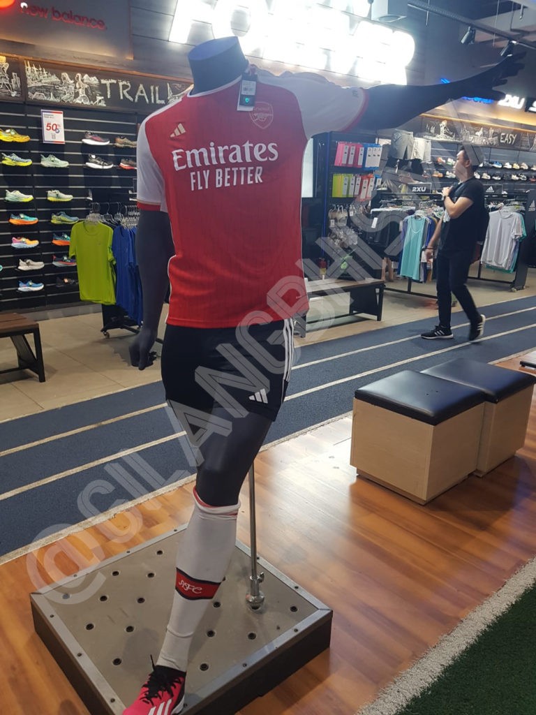 Arsenal to officially release new home kit this week 4 Arsenal 2023/24 home shirt on sale early (Photo via gilangbhisma on Twitter)