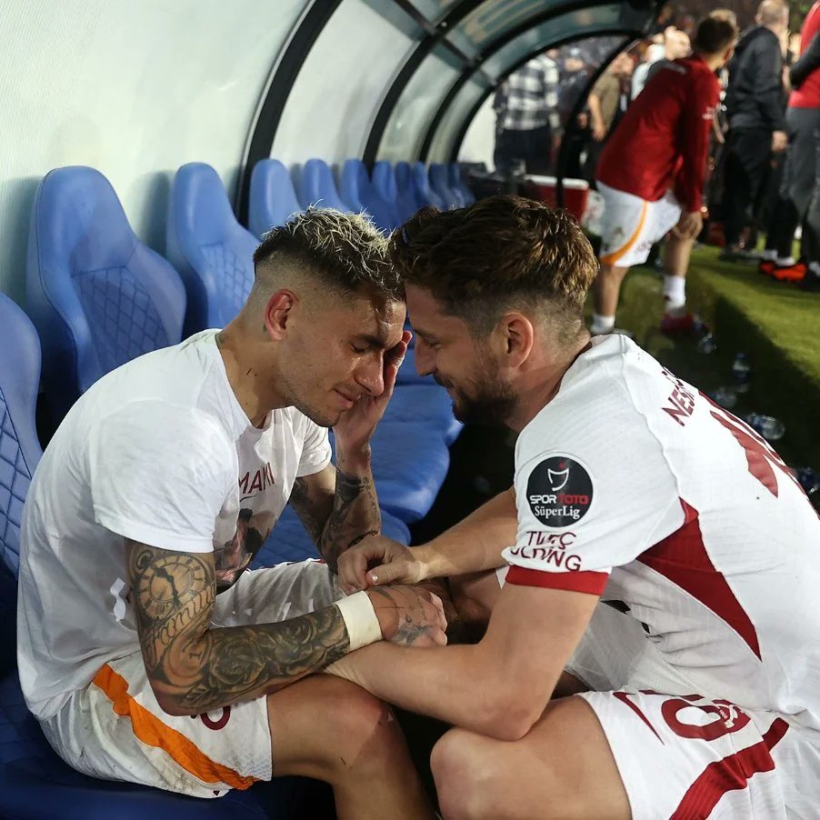 Lucas Torreira in tears after Galatasaray win the title (Photo via Torreira on Instagram)