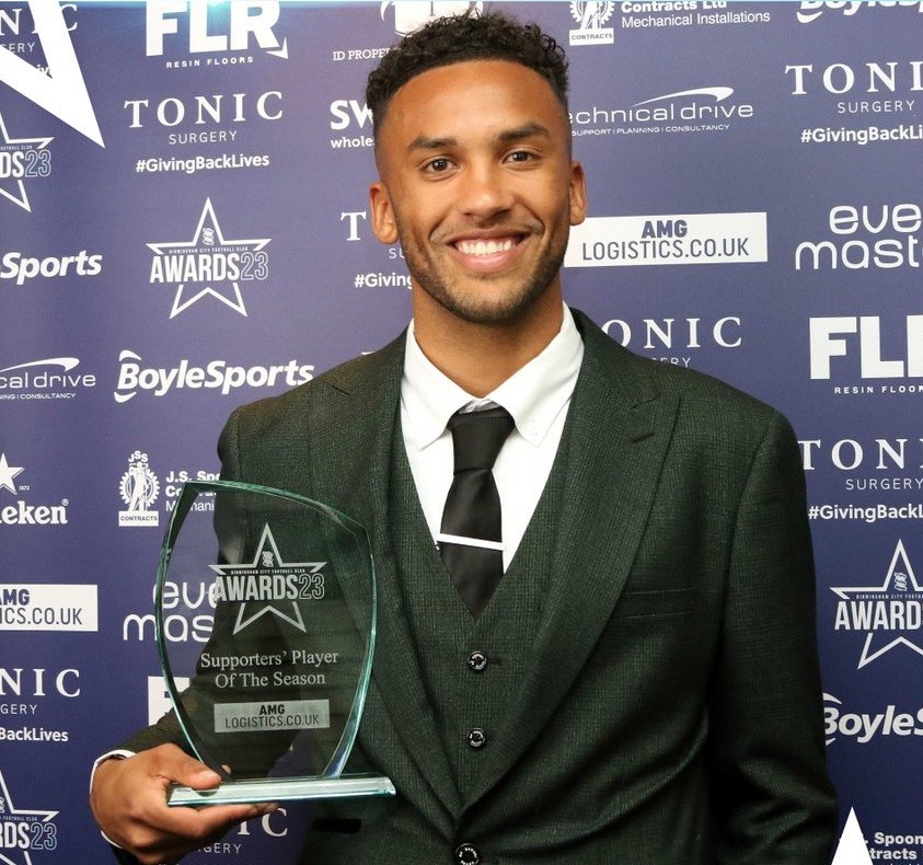 Auston Trusty with the Birmingham City Player of the Season award (Photo via Birmingham City on Twitter)