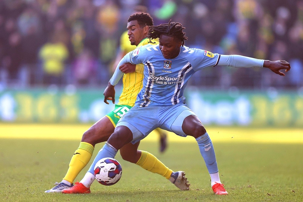 COVENTRY, ENGLAND: Brooke Norton-Cuffy of Coventry City is challenged by Onel Hernandez of Norwich City during the Sky Bet Championship between Cov...