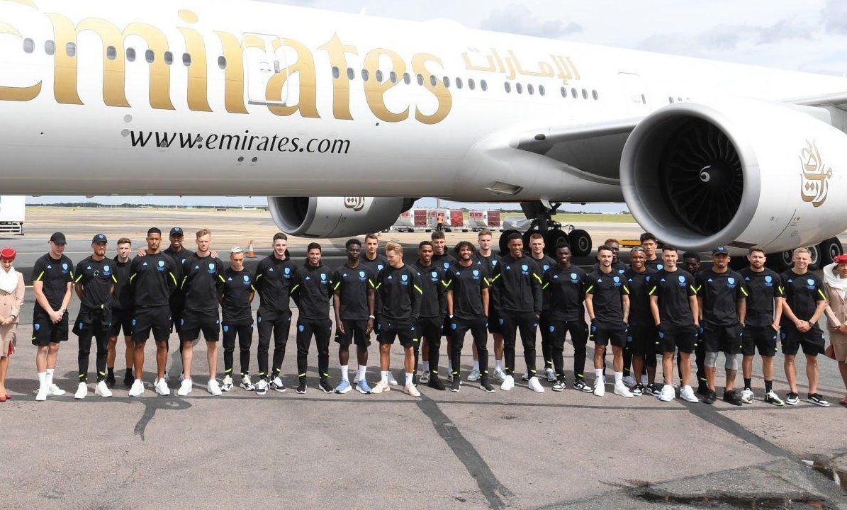 The Arsenal squad heading on tour to the USA (Photo via Arsenal.com)