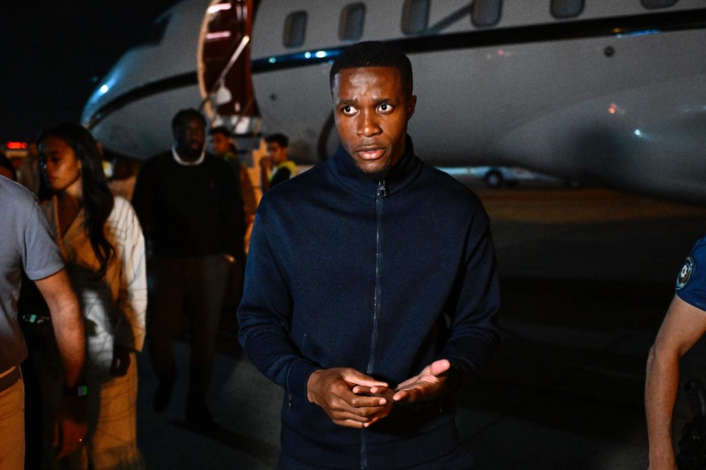 Arsenal-linked winger now set to join Galatasaray 2 Wilfried Zaha arriving in Turkey ahead of a move to Galatasaray (Photo via Galatasaray on Twitter)