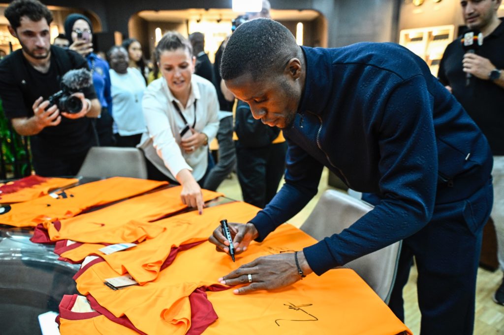 Arsenal-linked winger now set to join Galatasaray 3 Wilfried Zaha arriving in Turkey ahead of a move to Galatasaray (Photo via Galatasaray on Twitter)