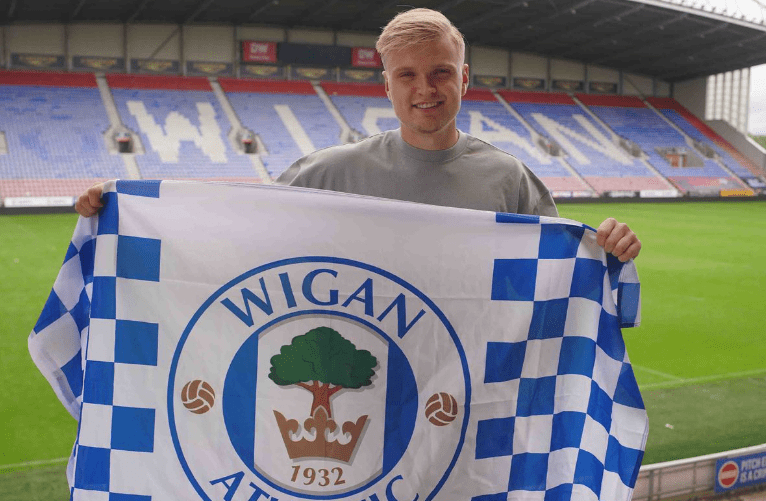 Club confirm signing of released Arsenal midfielder 3 Former Arsenal midfielder Matt Smith signing for Wigan Athletic (Photo via WiganAthletic.com)