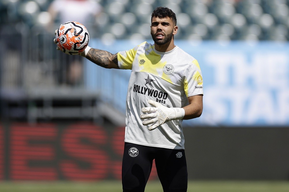 PHILADELPHIA, PENNSYLVANIA: David Raya #1 of Brentford FC warms up prior to a Premier League Summer Series match between Brentford FC and Fulham FC at Lincoln Financial Field on July 23, 2023. (Photo by Adam Hunger/Getty Images)