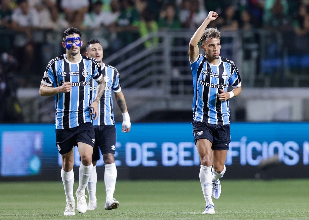 SAO PAULO, BRAZIL: Bitello of Gremio celebrates with teammates after scoring the team's first goal during a match between Palmeiras and Gremio as p...