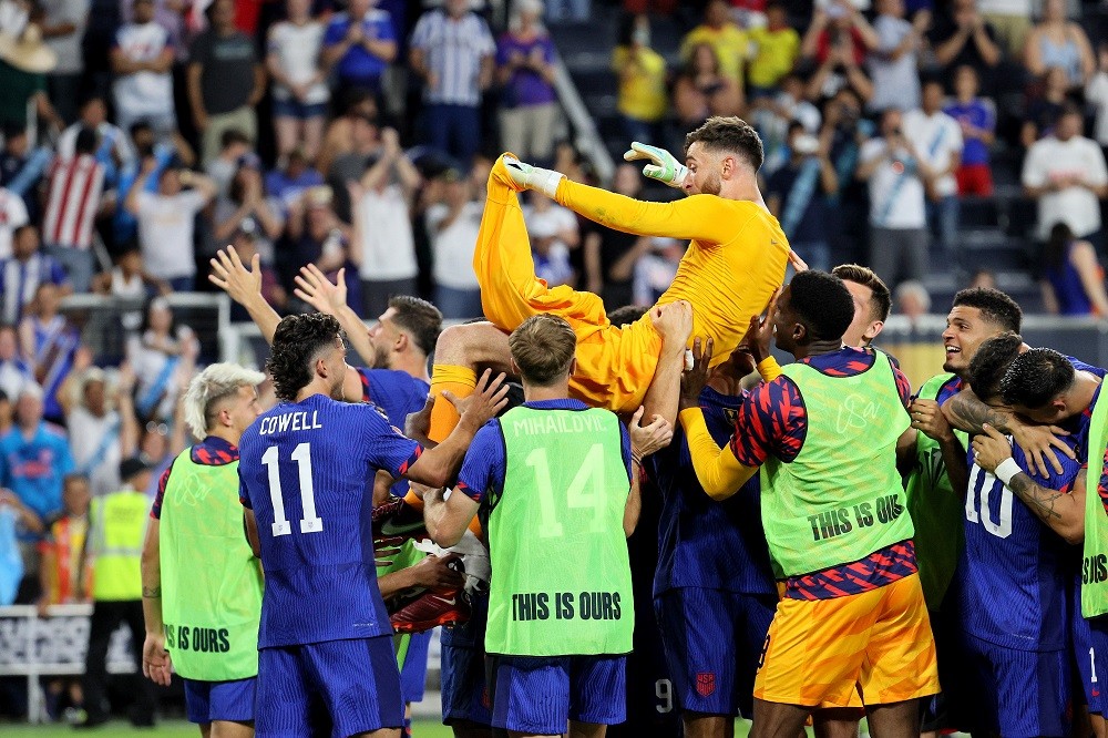 CINCINNATI, OHIO: Matt Turner #1 of the United States celebrates with teammates after defeating Canada in a penalty shootout in the Quarterfinal ma...