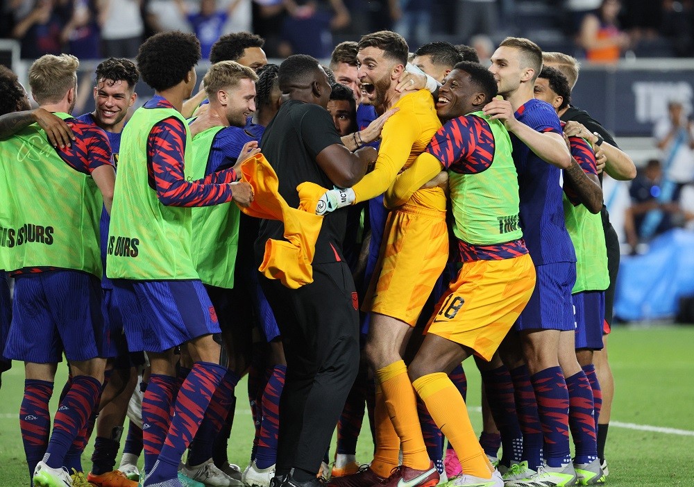Arsenal goalkeeper turns penalty shootout hero in quarter-final 3 CINCINNATI, OHIO: Matt Turner #1 of the United States celebrates with teammates after defeating Canada in a penalty shootout in the Quarterfinal match in the 2023 Concacaf Gold Cup at TQL Stadium on July 09, 2023. (Photo by Andy Lyons/Getty Images)