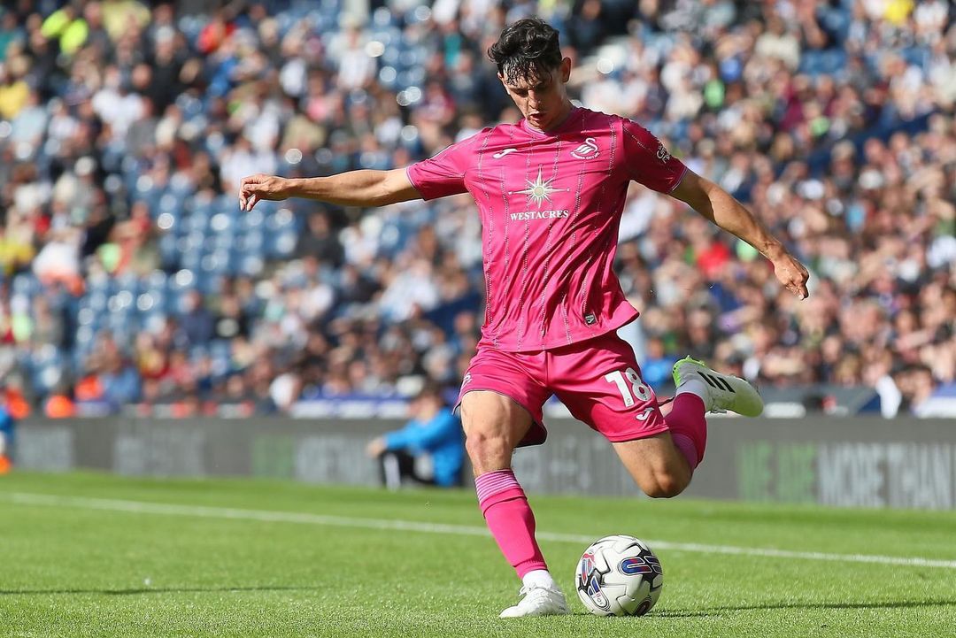 Charlie Patino playing for Swansea City (Photo via Patino on Instagram)