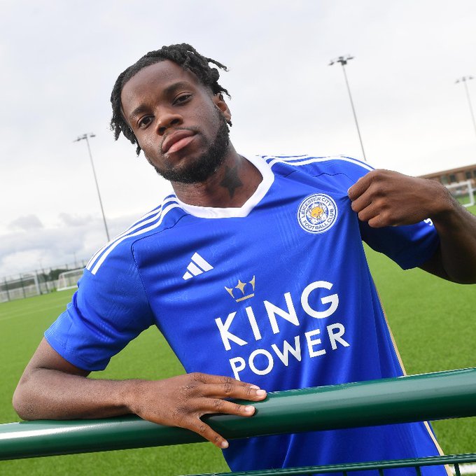 Stephy Mavididi after signing for Leicester City (Photo via Leicester City on Twitter)